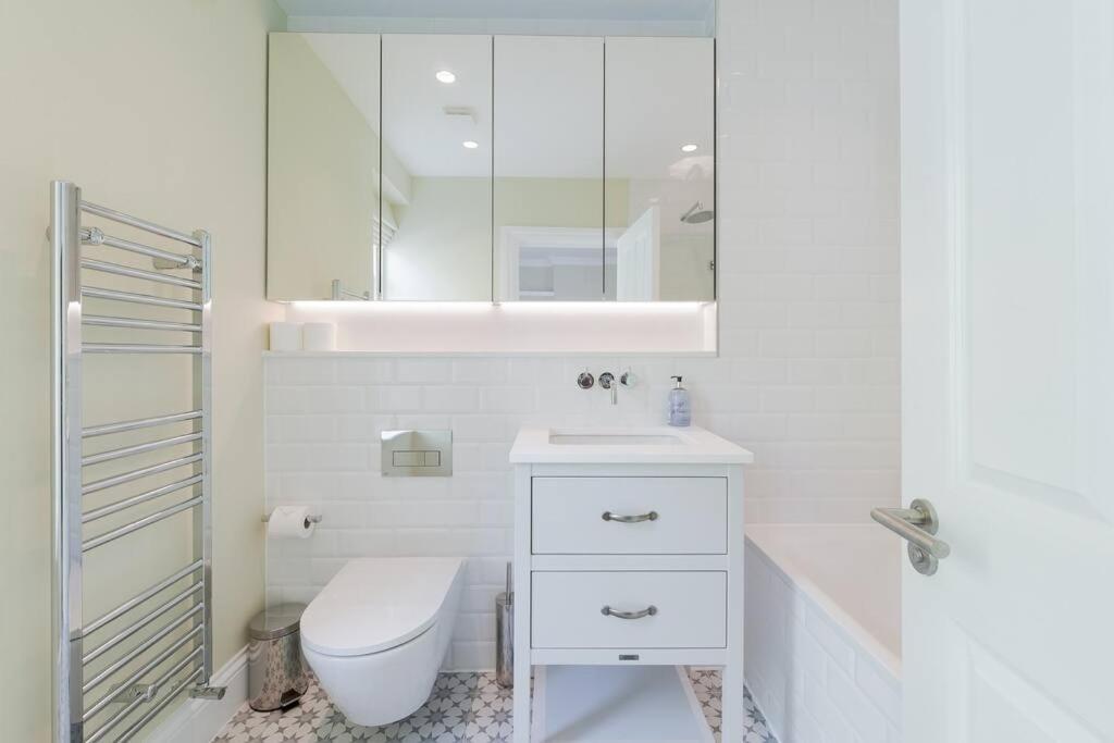 Stunning Two Bed Apartment Rh8 London Exterior photo