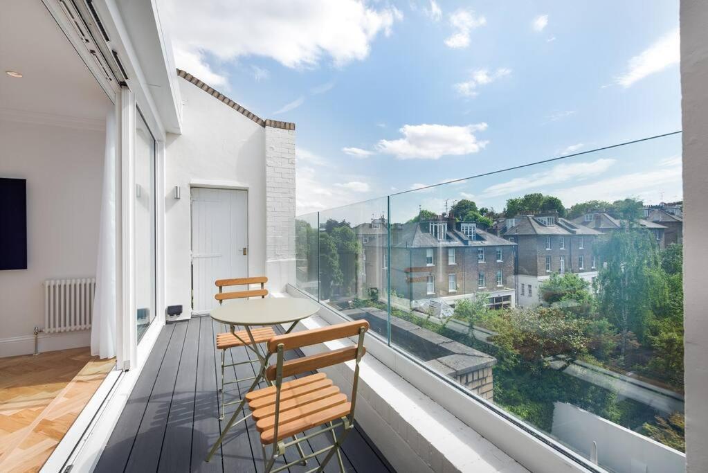 Stunning Two Bed Apartment Rh8 London Exterior photo